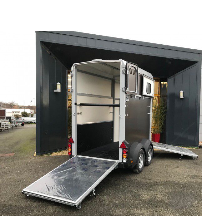 Van Ifor Williams HB 403