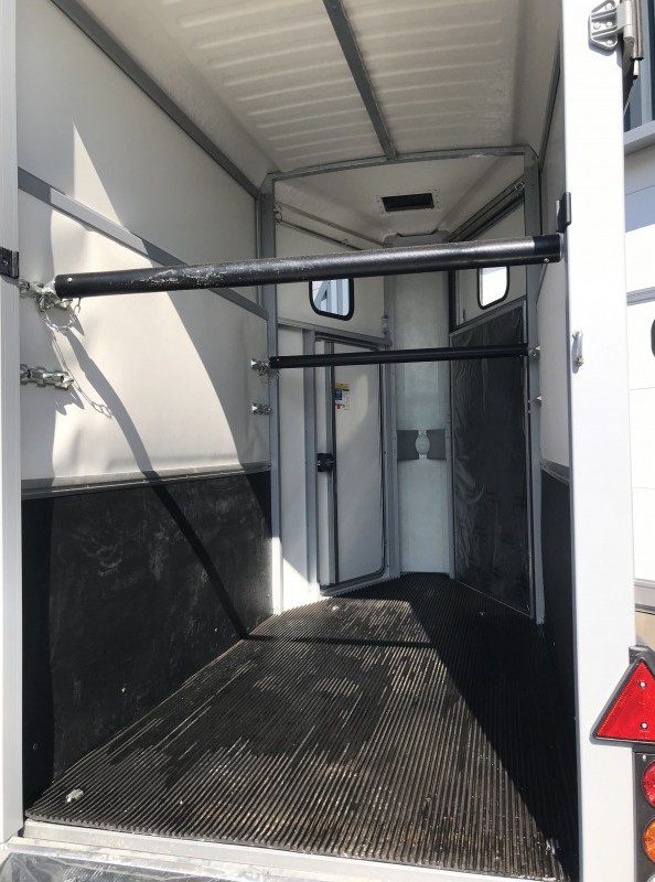 Van Ifor Williams HB 403