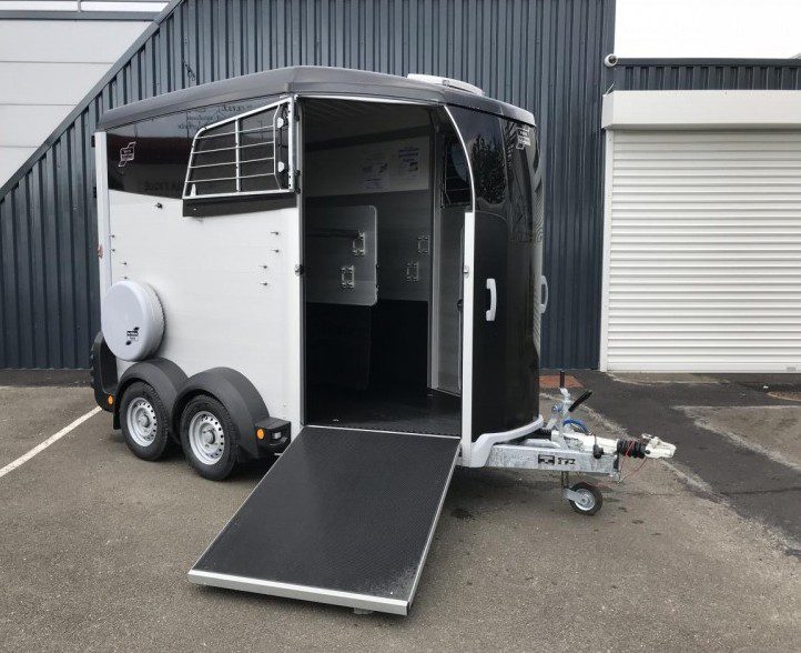 Van Ifor Williams HBX 506 - 2 places