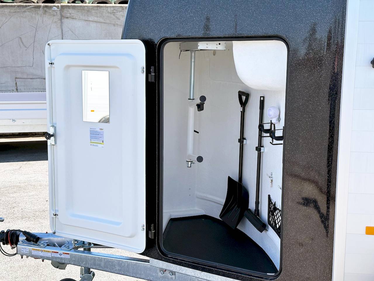 Van Humbaur Pegasus 2400