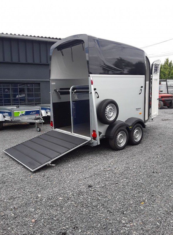 Van Humbaur Pegasus 2700