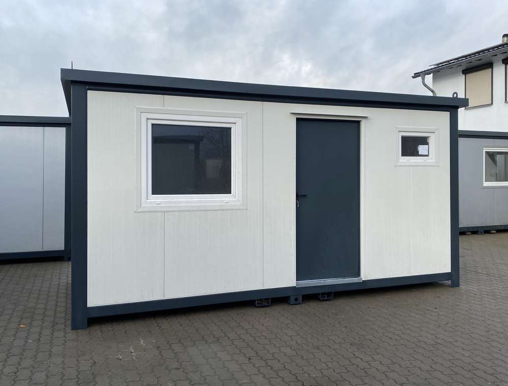 Container 5 × 2,40 m + Sanitaire
