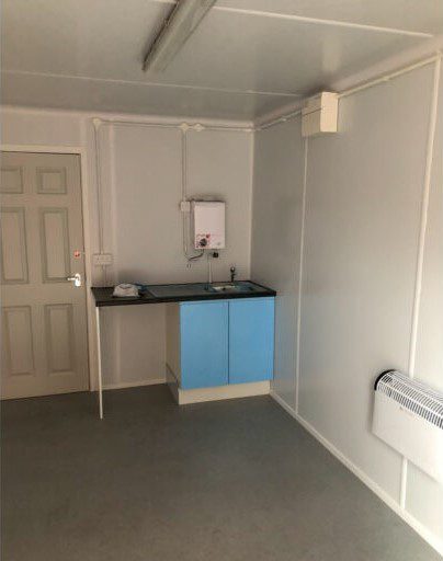 Container aménagé 20' + Cuisine et toilettes